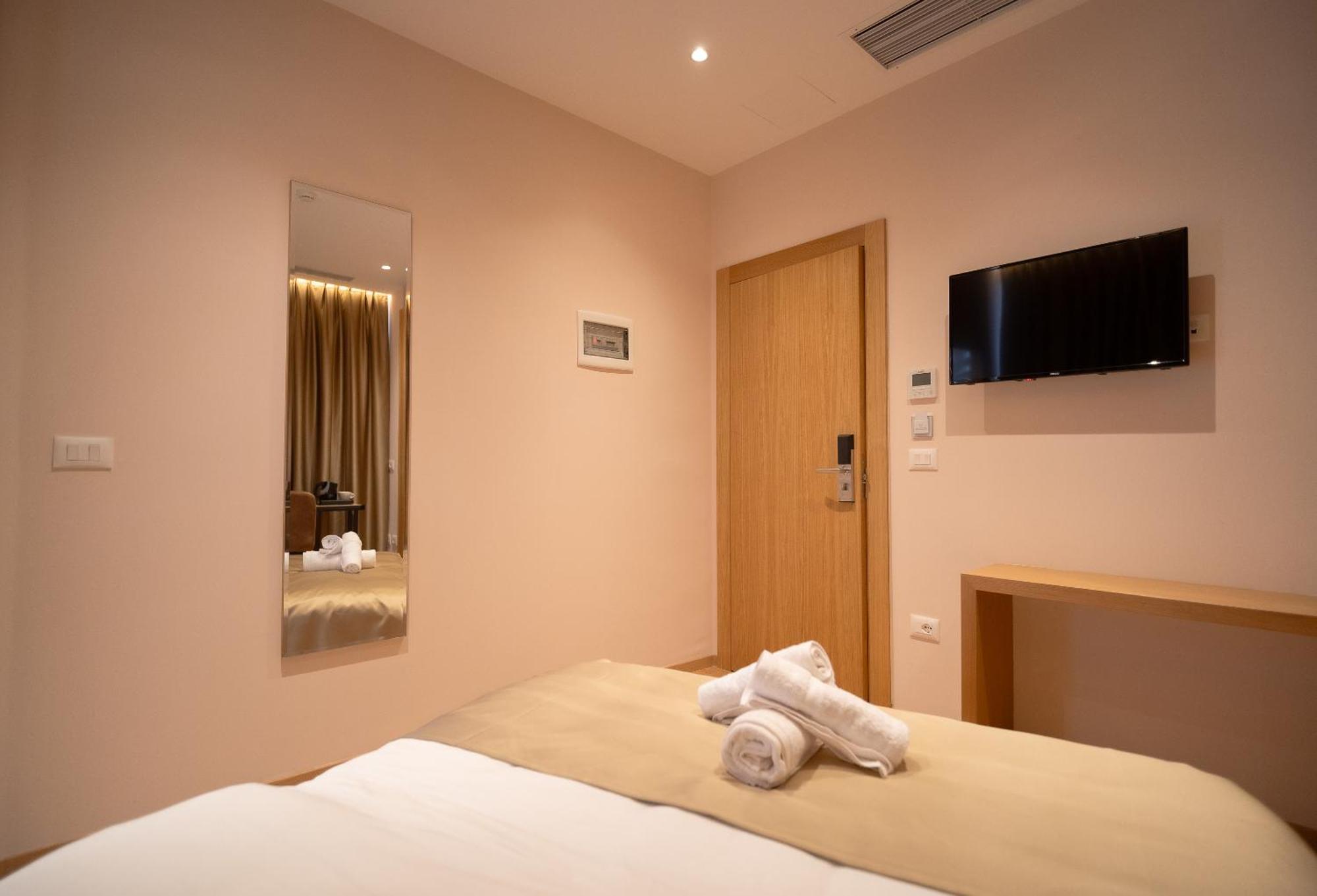 Hotel Boutique Jera ティラナ エクステリア 写真