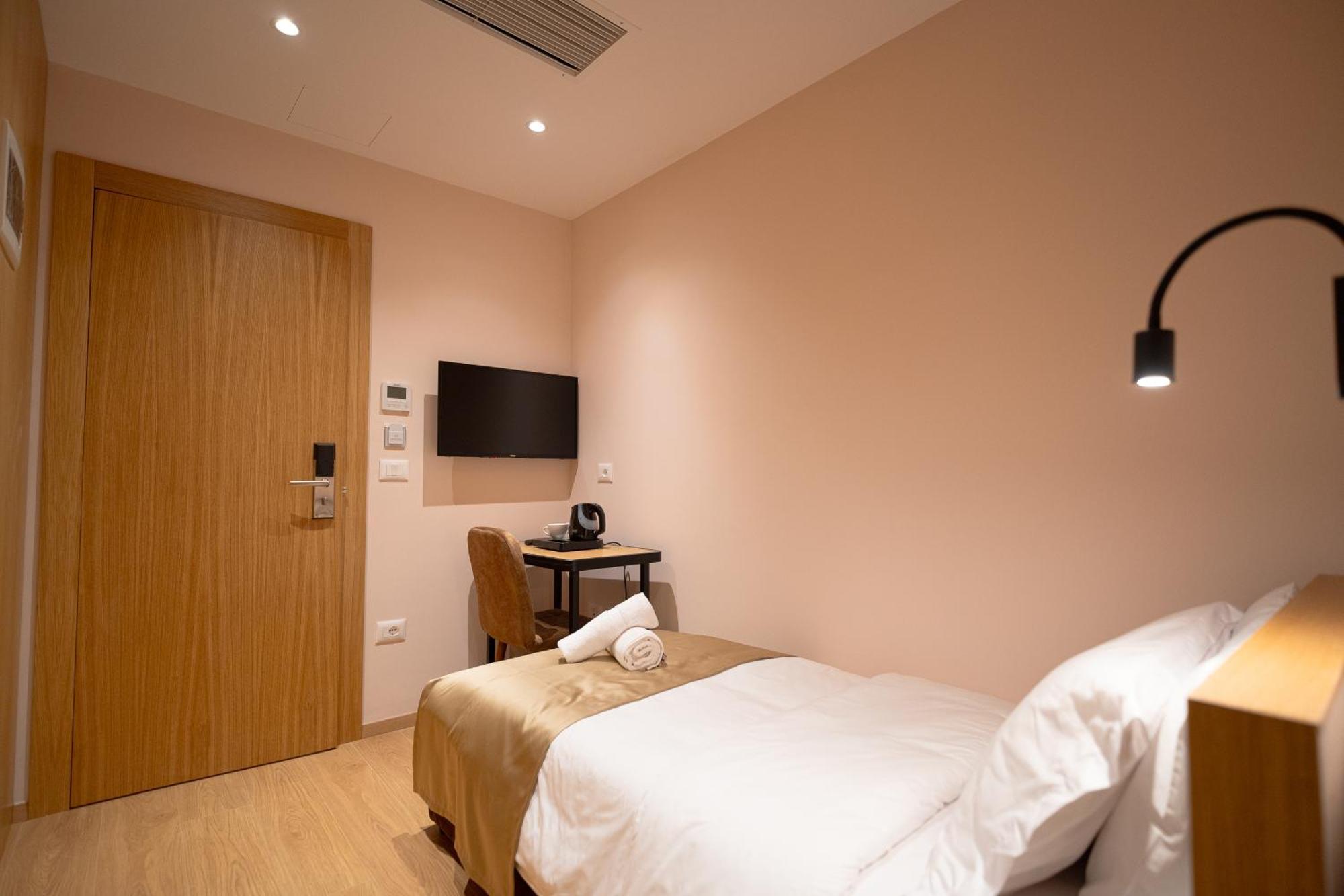 Hotel Boutique Jera ティラナ エクステリア 写真